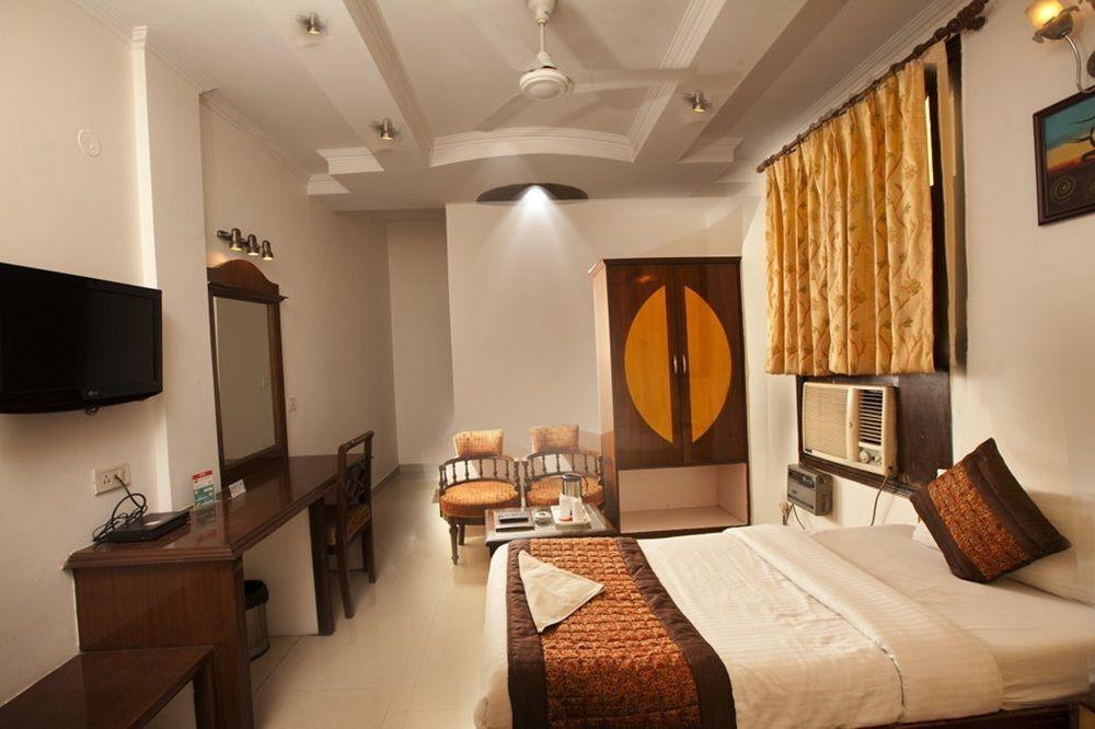 Treebo Paras International Delhi  Buitenkant foto
