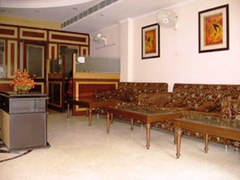 Treebo Paras International Delhi  Buitenkant foto