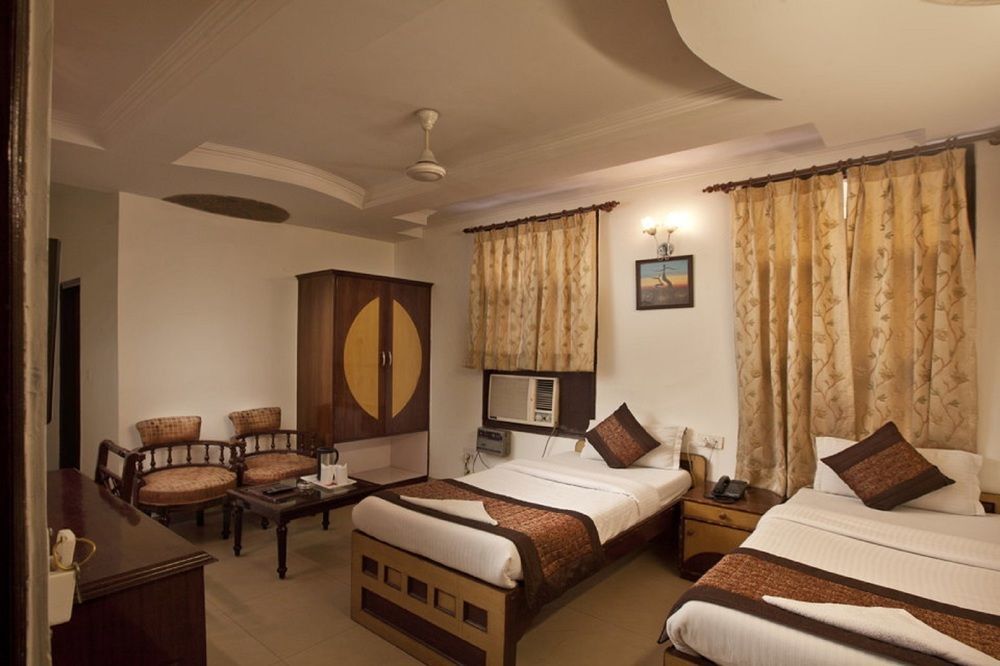 Treebo Paras International Delhi  Buitenkant foto